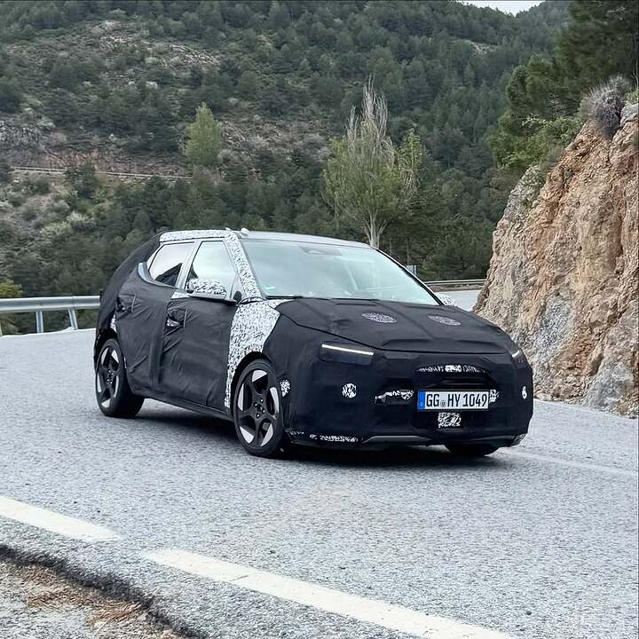 Aquí un juego para expertos! Comenta que nuevo coche es 😎-Y no, este no es eléctrico 🧐--#carso