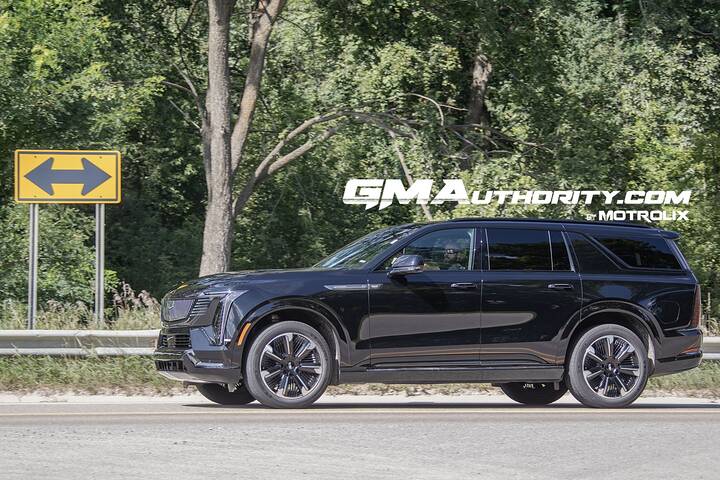 cadillac-escalade-iql-sport-first-photos-august-2024-exterior-003-side