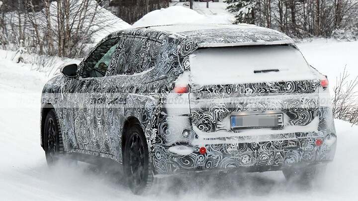 bmw-ix1-2027-fotos-espia-pruebas-invierno-2026113063-1773407858_15