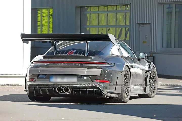 Porsche-992.2-911-GT3-RS-Scoop-18