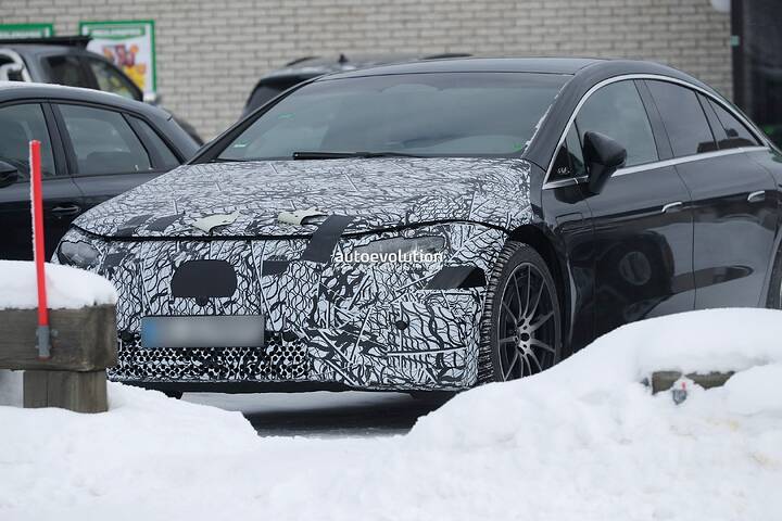 imgi_47_mercedes-eqs-is-getting-a-new-face-newcarscoops_12