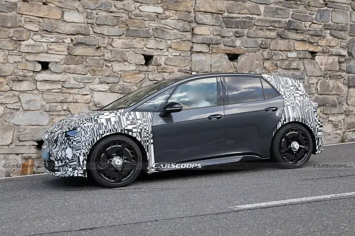 Cupra-Born-facelift-exif-00006-2048x1367
