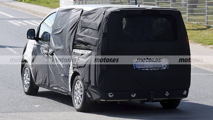 hyundai-staria-ev-2026-fotos-espia-2025107721-1744707482_19