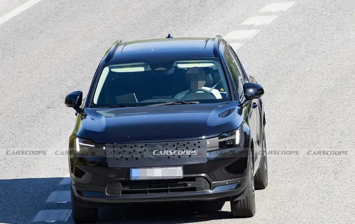 2027-Volvo-XC40-Facelift-Scoop-2-newcarscoops--2048x1293