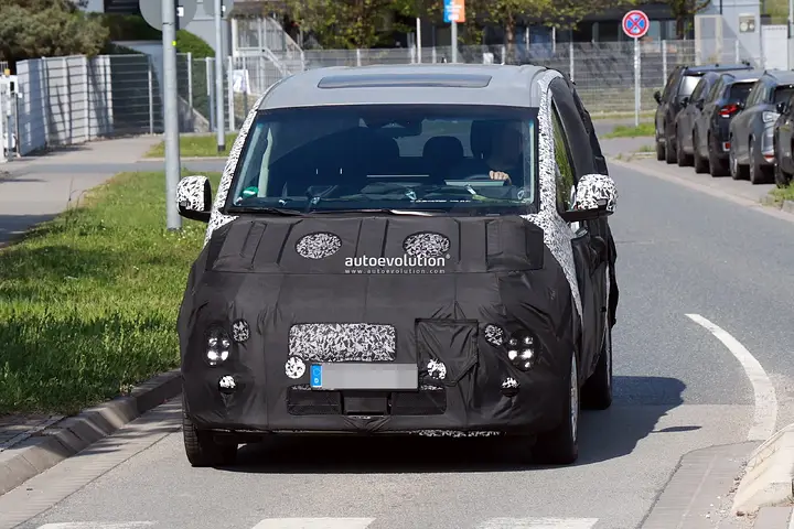 starship-like-hyundai-staria-minivan-is-finally-getting-ev-power_1