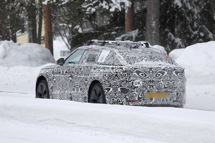 2027-range-rover-velar-electric-spotted-newcarscoops-0025