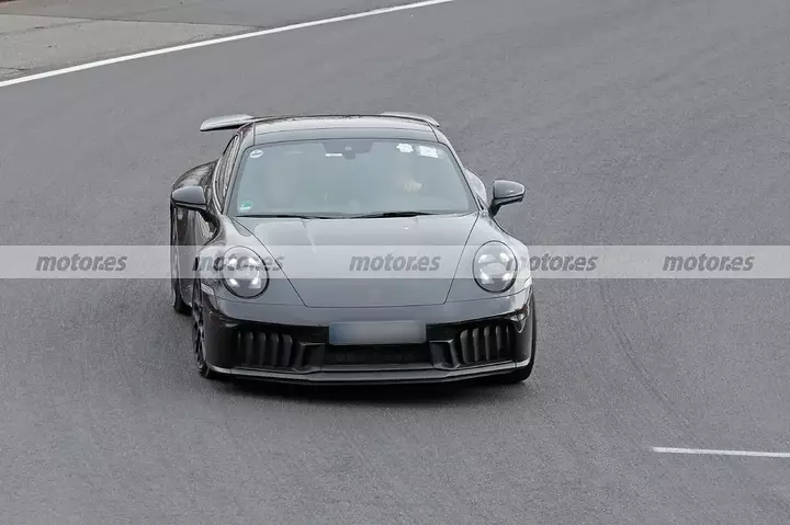 porsche-911-facelift-2024-fotos-espia-nurburgring-2024101745-1714068773_9