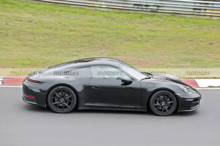 porsche-911-facelift-2024-fotos-espia-nurburgring-2024101745-1714068757_5