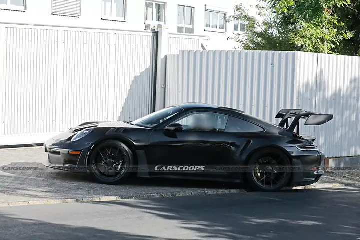 Porsche-992.2-911-GT3-RS-Scoop-7