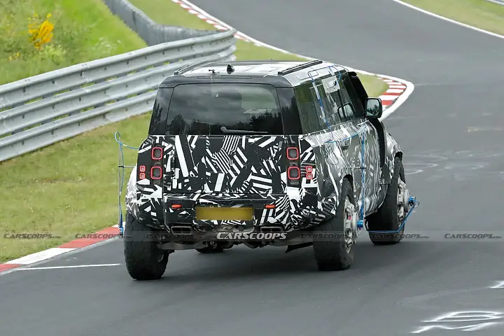 Land-Rover-Defender-Extreme-Spy-Shots-newcarscoops--22