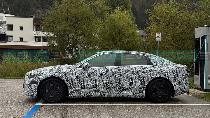 imgi_26_mercedes-c-class-with-eq-technology-spy-shots