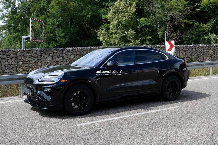 imgi_46_2027-porsche-cayenne-coupe-electric-spied-with-strange-looking-rear-vents_6