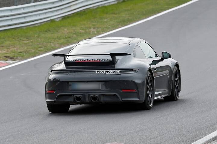 2025-porsche-911-spied-with-minimal-camouflage-will-debut-summer-2024_13