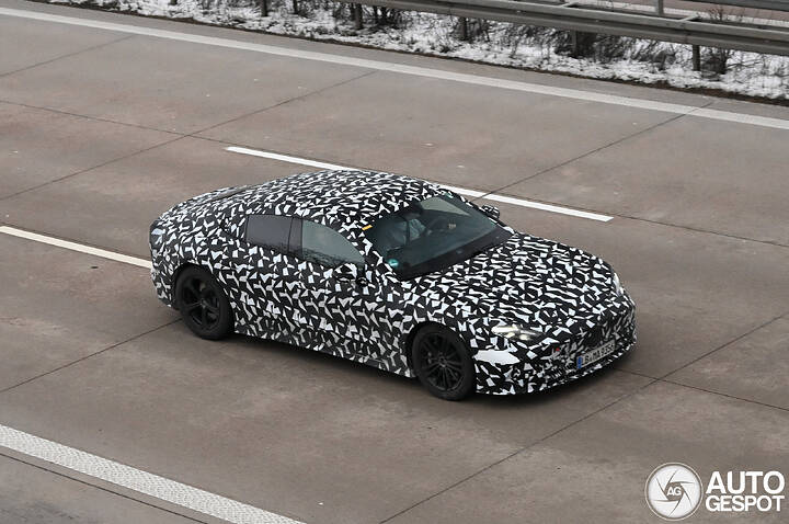 mercedes-amg-gt-4-door-coupe-ev-64381-c335902022026175712_7