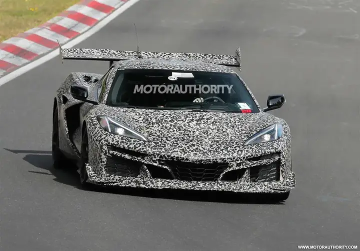 2026-chevrolet-corvette-zora-spy-shots--photo-via-baldauf_100941833_l