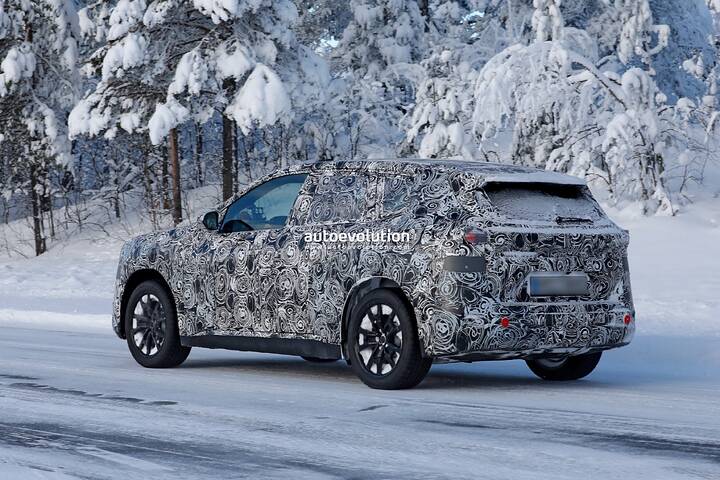 imgi_94_spy-photos-2028-bmw-ix1-newcarscoops_11