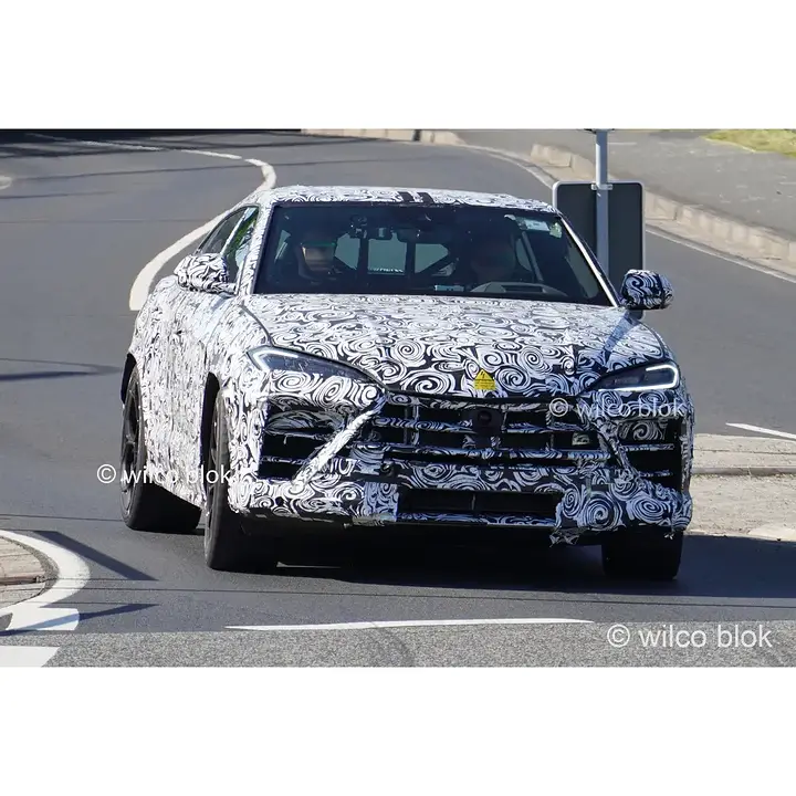 Lamborghini Urus Performante goes hybrid!#Lamborghini #Urus #performante #lamborghiniurus #urusperformante #hybrid #prototype #erlkönig #spyshot #carspy #nürburgring #italia #Italian #suv