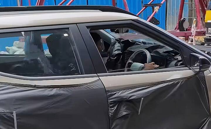 Upcoming Hyundai Bayon test mule spotted in Hyderabad #hyundaibayon #hyundai #hyundaiindia 0-11 screenshot (2)