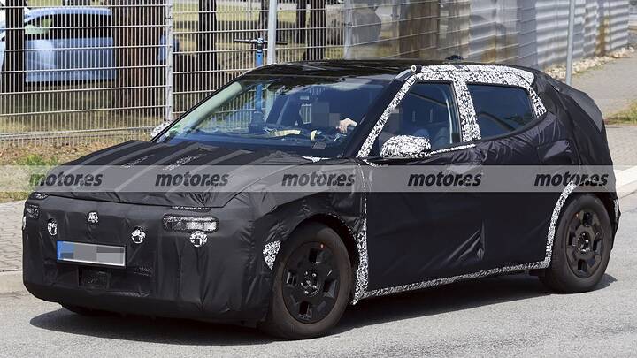 First spy photos of the Hyundai IONIQ 2, the electric car that will make the Volkswagen ID.2 tremble 4