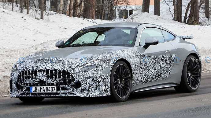 2024-mercedes-amg-gt-s-e-performance-front-view-spy-photo (1)