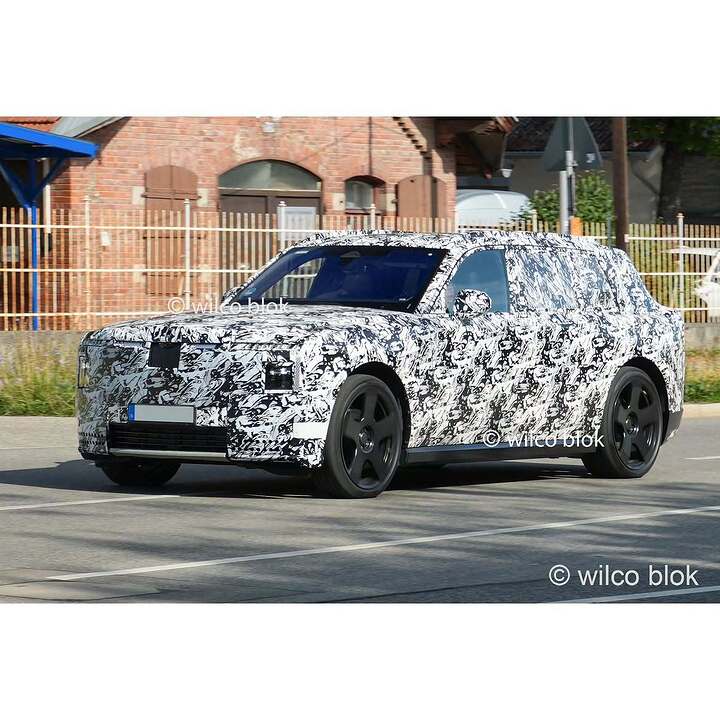 Rolls-Royce’s new electric SUV prototype spotted in the streets of Munich!#rollsroyce #electric