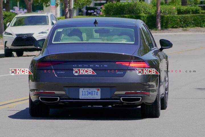 imgi_34_genesis-g90-facelift-begins-testing-10