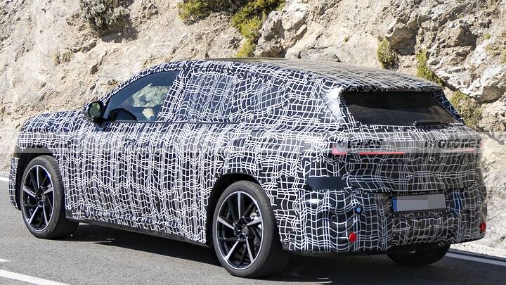 BMW ya tiene listo el iX3 más potente que verás pronto… no es un M puro, pero te va a sobrar 13