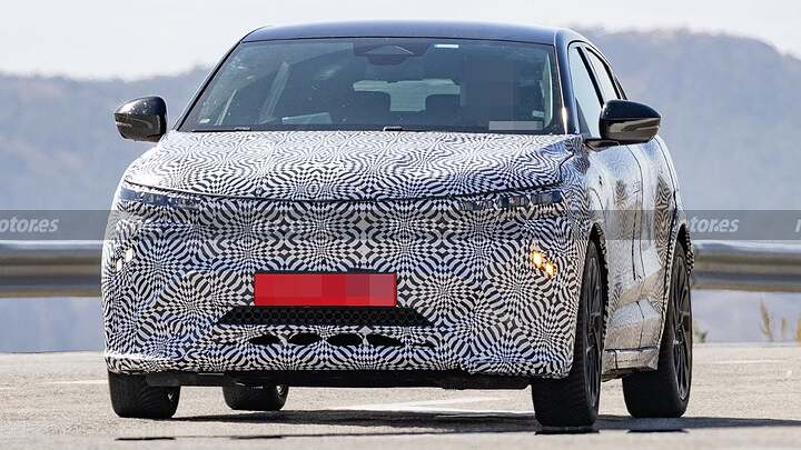 Cazado el nuevo Renault Megane que llega en 2026, su renovado diseño comienza a descubrirse 4