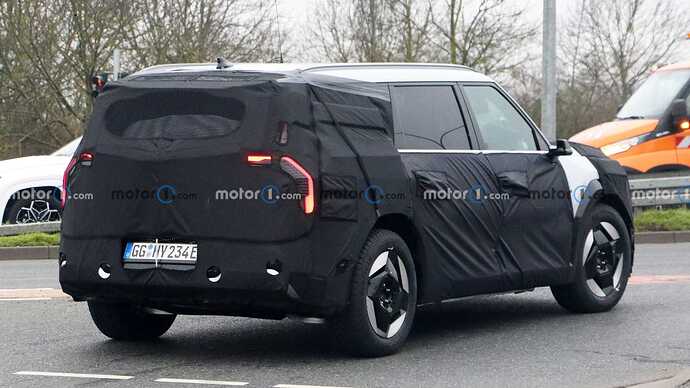 new-kia-ev9-spy-photos (5)