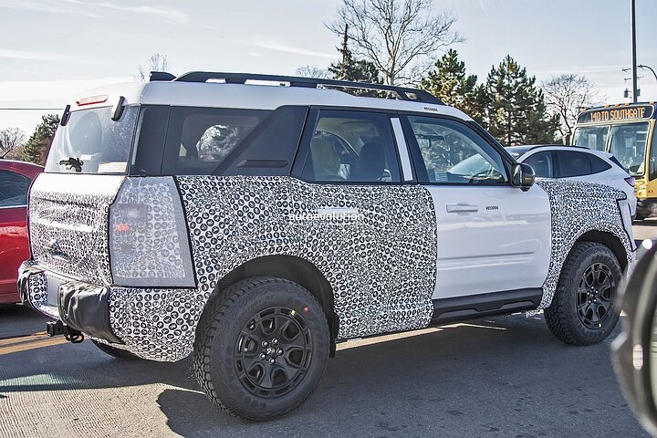 2025-ford-bronco-sport-prototypes-flaunt-huge-touchscreen-360-degree-camera-system_16