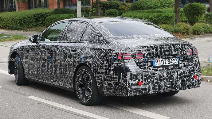 2024-bmw-5-series-rear-view-spy-photo