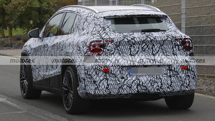 mercedes-gla-eq-amg-2027-fotos-espia-2025110520-1760514432_13