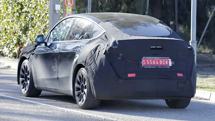 tesla-model-y-juniper-facelift-2025-erlkonig
