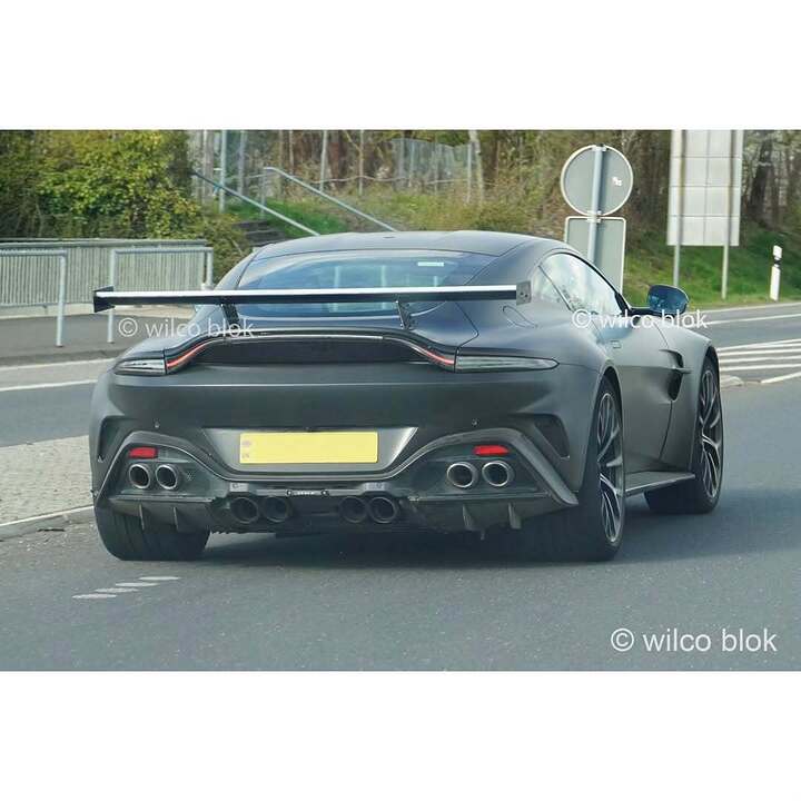 This prototype features 4 real exhaust pipes and 4 that are just there for the show- is this a
