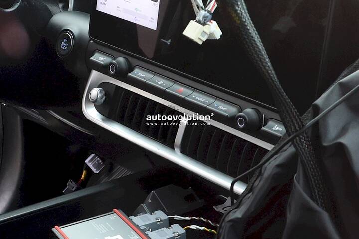 imgi_50_the-hyundai-ioniq-3-spied-with-concept-three-cues-tesla-esque-pleos-infotainment-system_6