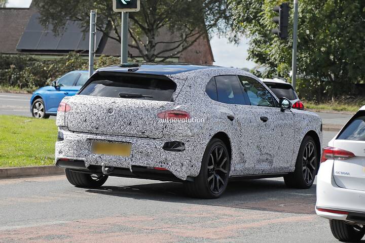 imgi_70_bentley-s-urban-ev-identifies-as-a-smaller-bentayga-in-new-spy-shots_15