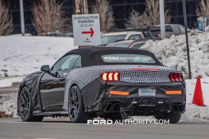 imgi_61_2026-Ford-Mustang-Shelby-GT500-Cobra-Convertible-Prototype-Spy-Shots-December-2026-Exterior-009