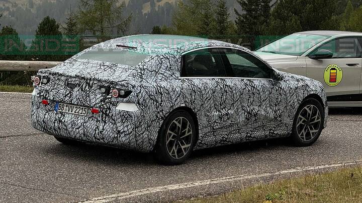 imgi_22_mercedes-c-class-with-eq-technology-spy-shots