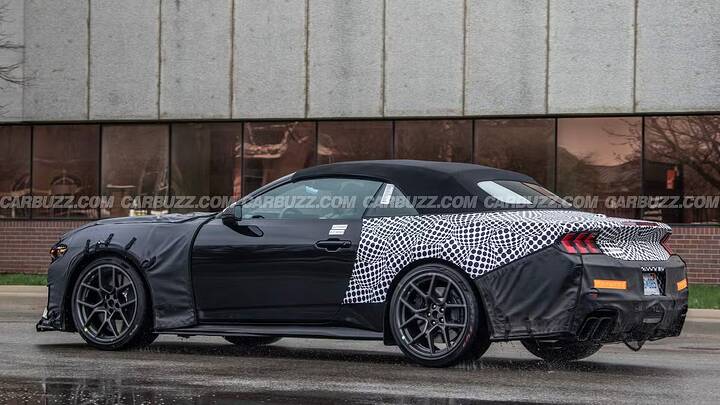 imgi_154_ford-mustang-dark-horse-sc-convertible-spy-photo-newcarscoops--6