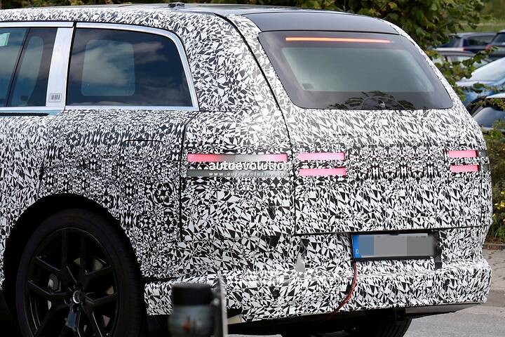 imgi_70_2027-genesis-gv90-spied-with-purportedly-optional-coach-doors-open_24