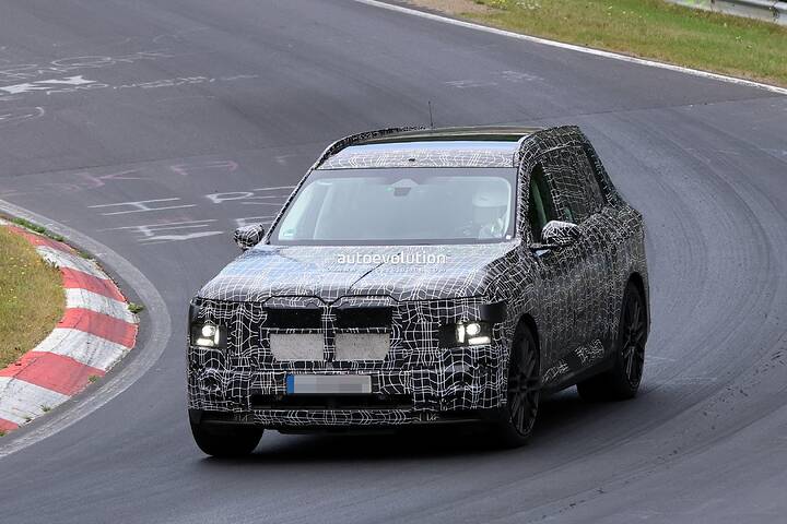 next-gen-2028-bmw-x7-spied-lapping-the-nurburgring-it-s-likely-the-v8-powered-m60-flavor_3