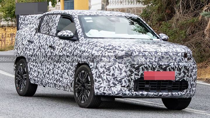 FIAT se adelanta a Dacia con un singular SUV Coupé, cazado el nuevo Panda Fastback 1