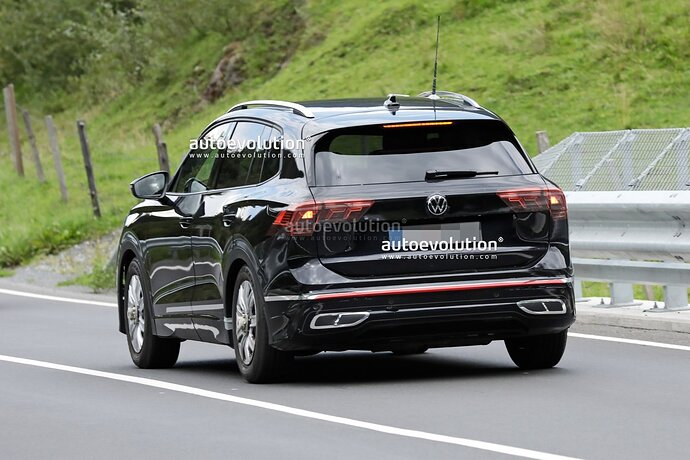 2023-volkswagen-tiguan-spied-for-the-first-time-has-deceiving-camouflage_10