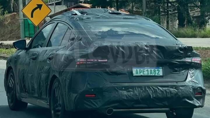 nova-geracao-do-nissan-sentra-e-flagra-no-brasil (1)