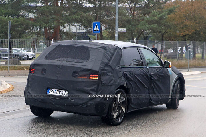 https___www.carscoops.com_wp-content_uploads_2023_10_Hyundai-Ioniq-5-facelift-00024-1024x680