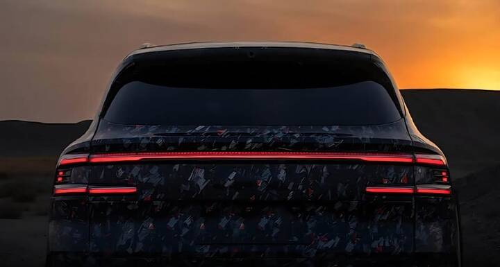 2026 Zeekr 8x_newcarscoops_00x428