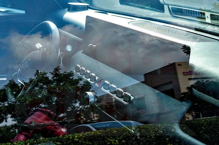 Undisguised Genesis GV90 Spy Photos Show 27-Inch Screen- newcarscoops-6