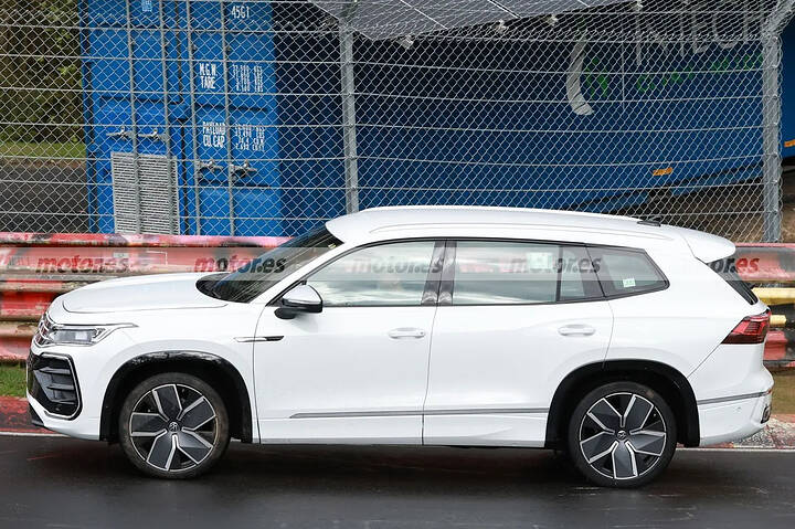 Formerly black and now white, the 'future' Volkswagen Tiguan Allspace demonstrates its power in new tests at the Nürburgring7