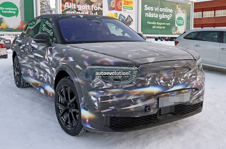 imgi_62_bentley-s-first-production-ev-shows-porsche-cayenne-electric-inspired-cockpit_11