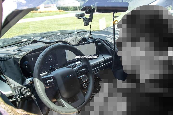 2025-hyundai-ioniq-9-spied-inside-and-out-looks-proper-for-a-us-made-three-row-suv_29